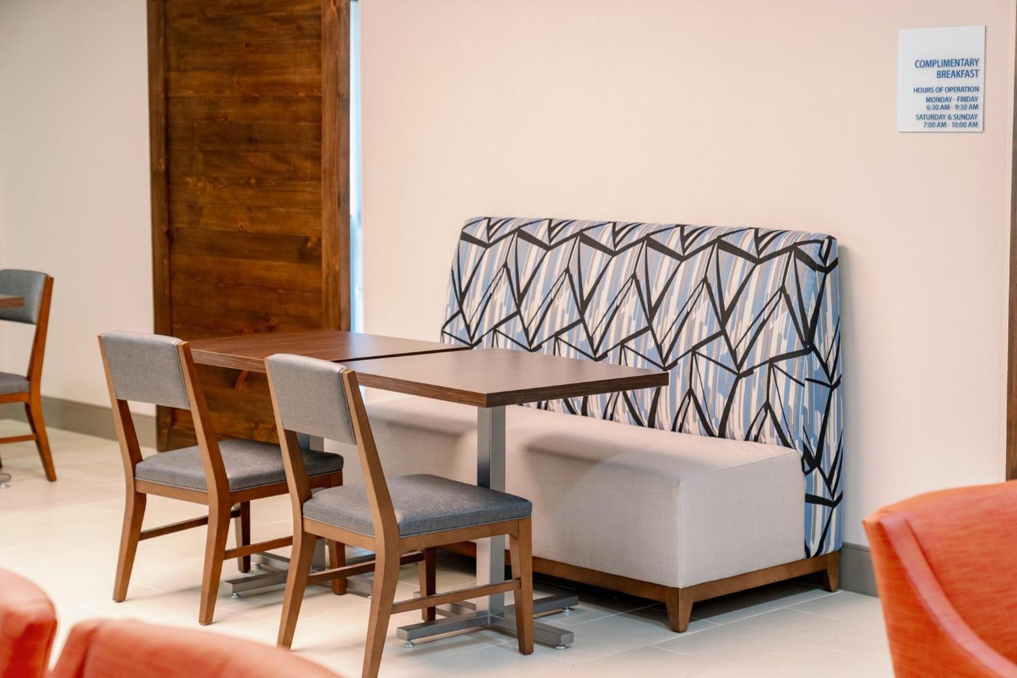 Holiday Inn Express Hotel Raleigh Southwest By Ihg Ngoại thất bức ảnh