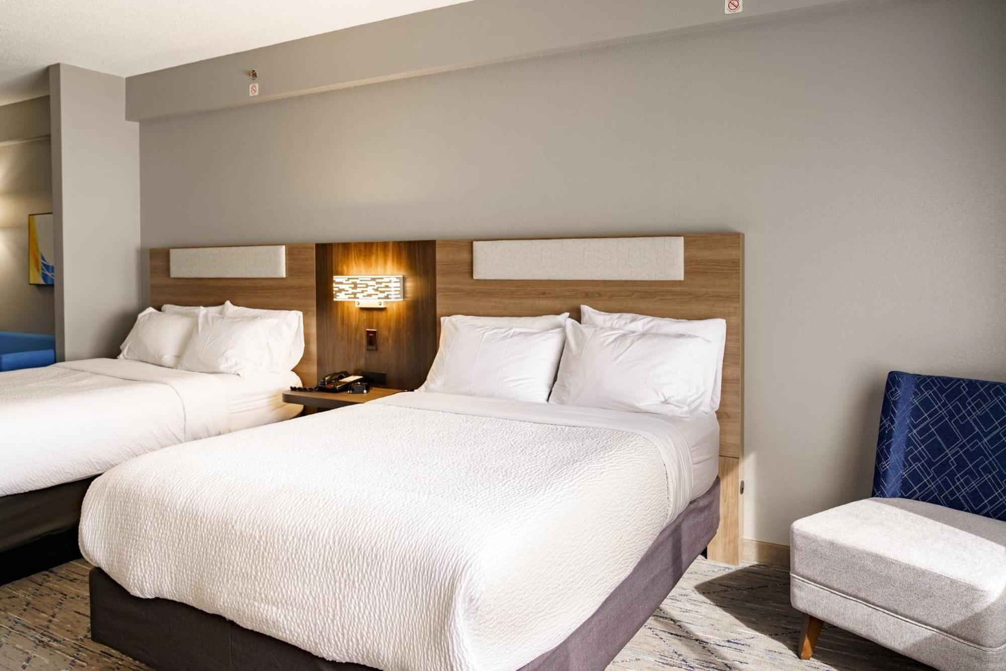 Holiday Inn Express Hotel Raleigh Southwest By Ihg Ngoại thất bức ảnh
