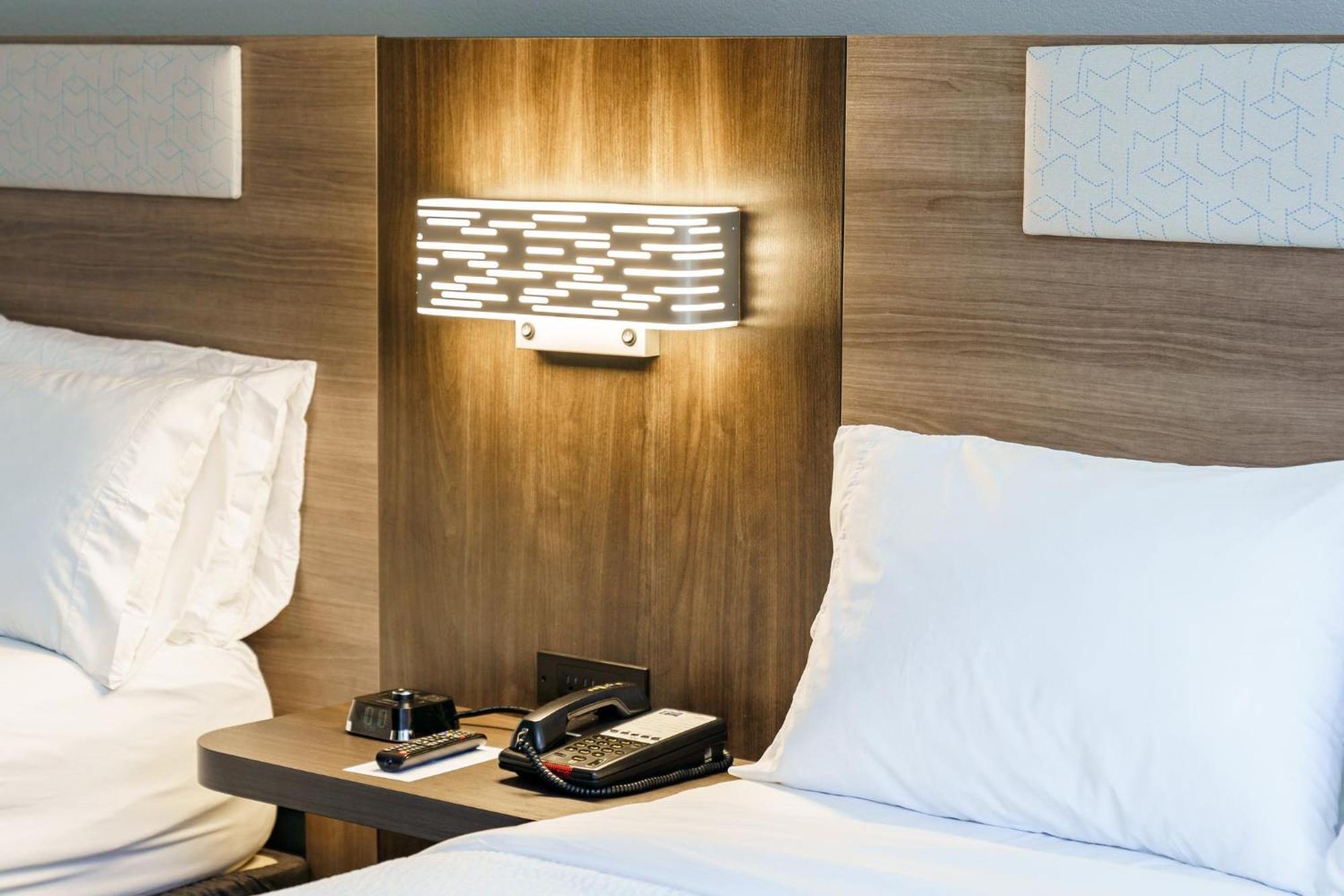 Holiday Inn Express Hotel Raleigh Southwest By Ihg Ngoại thất bức ảnh