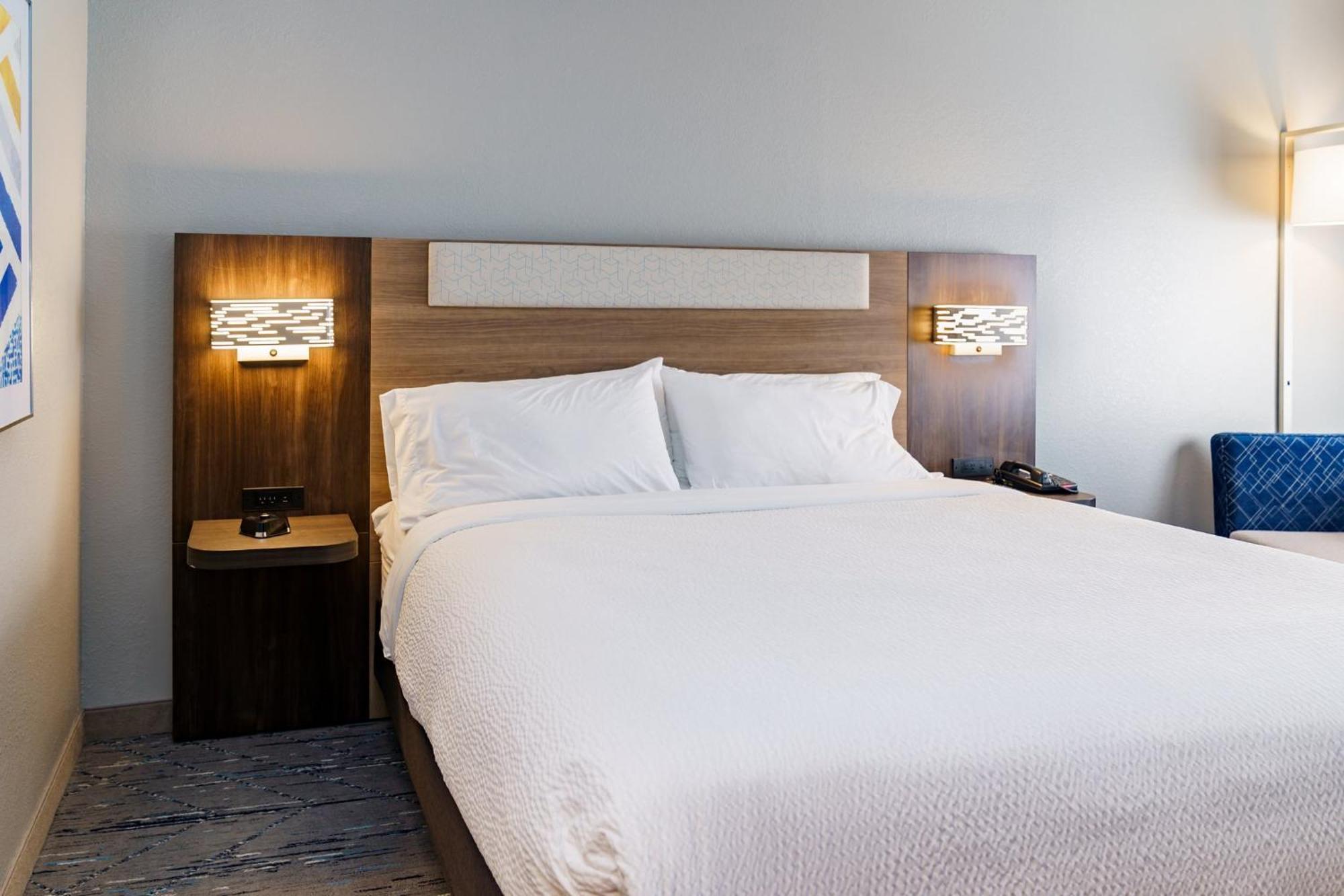 Holiday Inn Express Hotel Raleigh Southwest By Ihg Ngoại thất bức ảnh